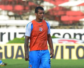 Série C: Volante tem grave lesão e não atua mais pelo Santa Cruz