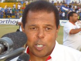 Hoje técnico, ex-atacante do São Paulo aguarda propostas para 2014