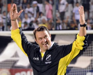 Com Roberto Fernandes, ABC bate recorde de vitórias seguidas na Série B