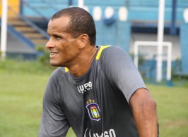 Em dia de jogo do São Caetano, Rivaldo viajou com o Mogi Mirim para Minas