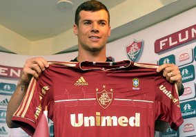 Meia completou 100 jogos com a camisa do Fluminense neste sábado