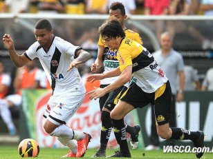 Criciúma 3 x 2 Vasco – Jogo polêmico dá novo ânimo ao Tigre