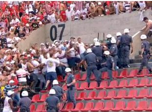 Briga entre são-paulinos e PM pode acabar em punição ao… Timão?