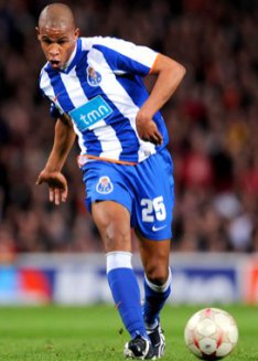 Mais um! Volante brasileiro se naturalizou português