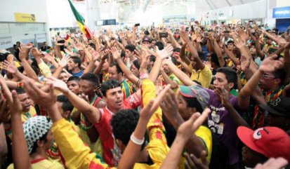 Série C: Delegação do Sampaio Corrêa é recebida por mais de 3 mil torcedores