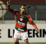 São Paulo aguarda Portuguesa para anunciar lateral