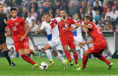 ELIMINATÓRIAS: Já classificadas, Suíça e Holanda vencem na despedida