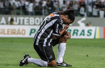 Médico vê chance maior de Ronaldinho jogar Mundial