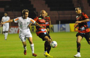 SÉRIE B: Líder Palmeiras cai diante do Icasa e Paraná retorna ao G4