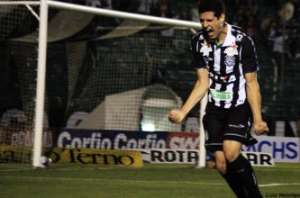 Seleção da SÉRIE B armada no esquema 4-4-2, mas com três meias