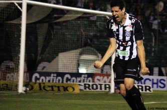 Seleção da SÉRIE B armada no esquema 4-4-2, mas com três meias