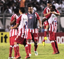 Náutico arma esquema defensivo para encarar São Paulo