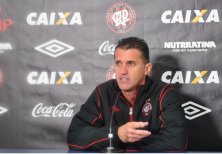 Atlético-PR tem 3 mudanças para enfrentar Atlético-MG