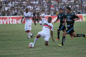 Volante do Santa Cruz dispara contra dirigente de rival das quartas