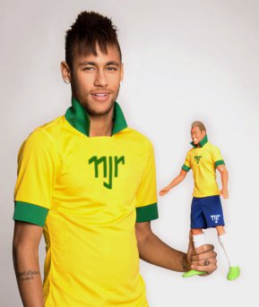 Será que parece? Em alta no Barça, Neymar lança boneco