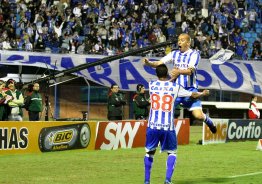 Série B: Goleiro lesiona, mas titular deve voltar ao Avaí