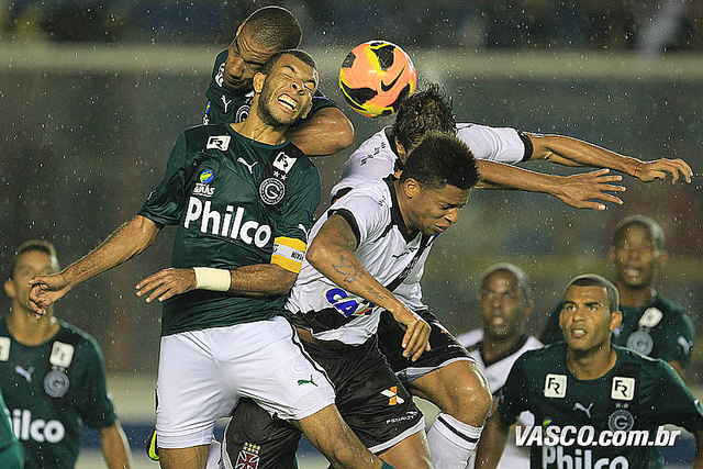 BRASILEIRÃO: Vasco afunda; Goiás e Vitória se aproximam do G4