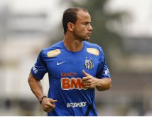 Léo se recupera bem de cirurgia no joelho no Santos