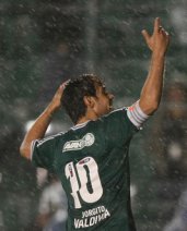 Série B: Com dores no joelho, Valdivia será poupado sábado