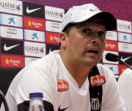 Santos enfrenta Náutico e projeta uma arrancada final