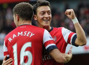 INGLÊS: Com dois de ‘maestro’, Arsenal goleia e segue líder