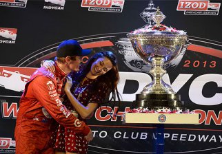 Fórmula Indy: Dixon supera Helinho e conquista o título