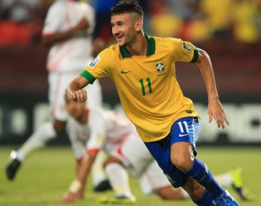 Mundial Sub-17: Ex-meia do Guarani faz dois e Brasil volta a enfiar seis