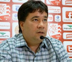 Brincalhão: Depois de cometer erros e bobagens cartola invade vestiários do Náutico