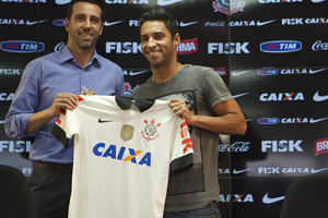 Longe do título, Corinthians planeja lista de dispensas para 2014