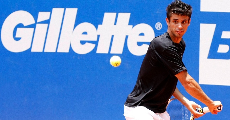 Tênis: Dutra Silva passa Bellucci e é melhor do País