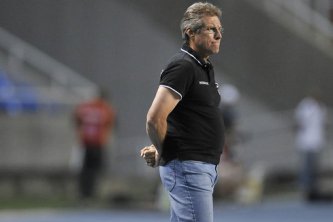 Treinador ainda não definiu ataque titular do Botafogo