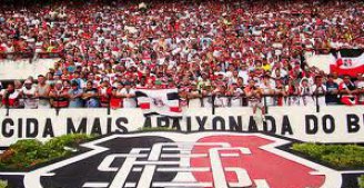 Torcedor faz trilogia com o Santa, gasta seis mil e encontra portões fechados
