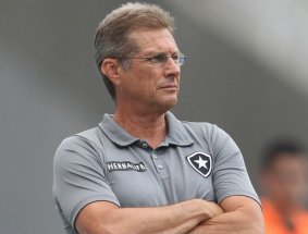 Oswaldo deixa dúvidas na escalação do Botafogo