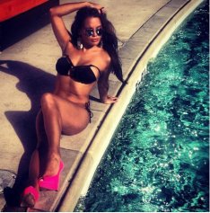 Após se envolver com transexual, Benzema engata namoro com atriz francesa