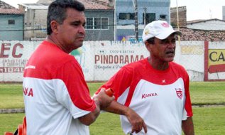 Depois de negociação, Roberval Davino renova com o CRB