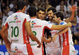 Vôlei Brasil Kirin faz grande partida e derrota Vivo/Minas na SuperLiga