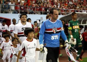 Sul-Americana: Herói no Chile, Ceni desconversa sobre aposentadoria