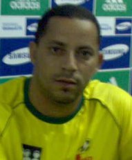 Jovem, técnico já foca em projetos para a temporada 2014