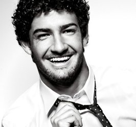 Depois de críticas, Pato cancela participação em desfile de moda