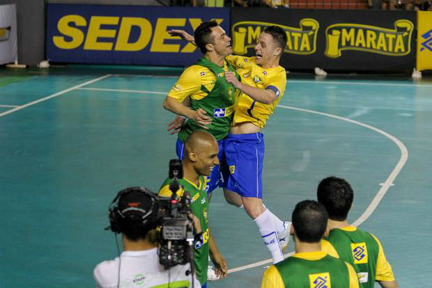 Futsal Correios: Seleção Brasileira atropela a Argentina em ginásio lotado