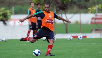 Olha ele aí! Tuta está próximo de acertar com time da Série A2