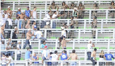 STJD pega leve e Cruzeiro perde um mando por briga de torcida