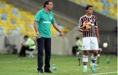 Treinador testa formação mais ofensiva no Fluminense