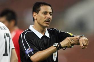 DEU A LOUCA! Árbitro “esquentadinho” perde a cabeça e nocauteia jogador