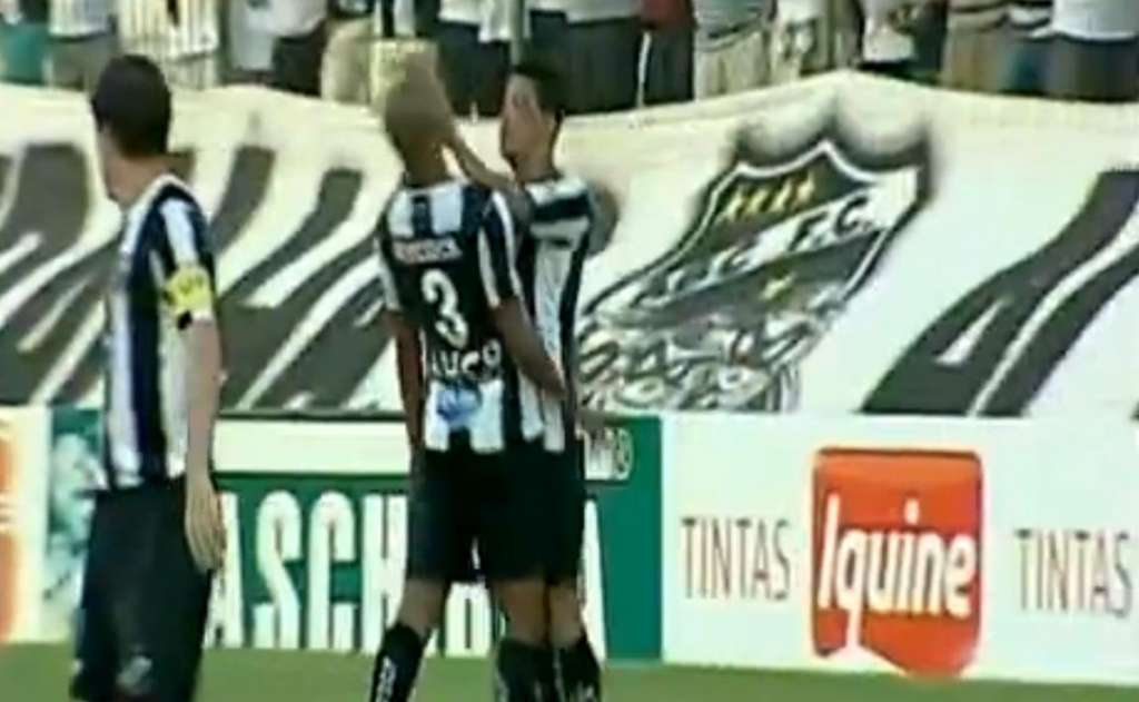 Time da Série B pode perder mando por trancar adversário no vestiário