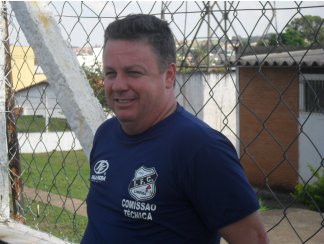 Em busca do acesso, técnico do Independente viaja para Ásia