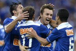 BRASILEIRÃO: Cruzeiro se isola e Botafogo afasta “zica”