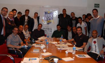 Vai terminar em pizza? Após reunião na CBF, novo calendário fica para 2015