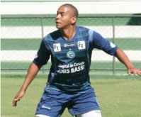 Carne é fraca: Após se lesionar, gordinho do Goiás teria caído na noitada no Rio