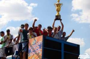 Após título da Segundona, jogadores da Matonense desfilam em trio elétrico. Confira!